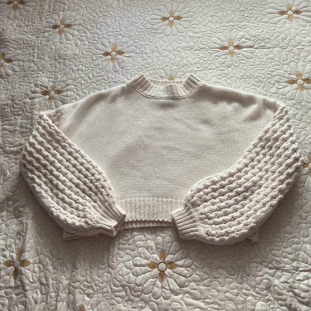 Cropped white knit sweater form forever 21.